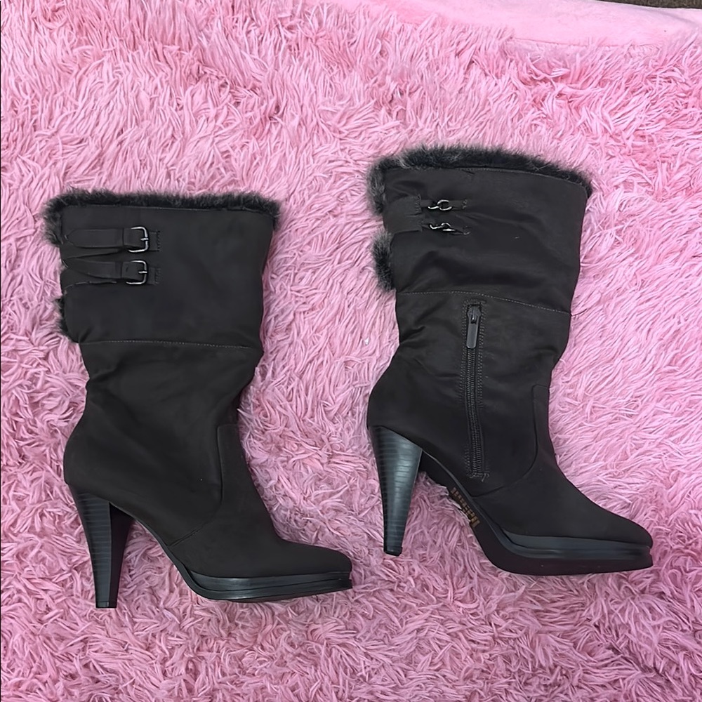 Velvet Heart Black Heeled Boots with Chic Slouchy Design